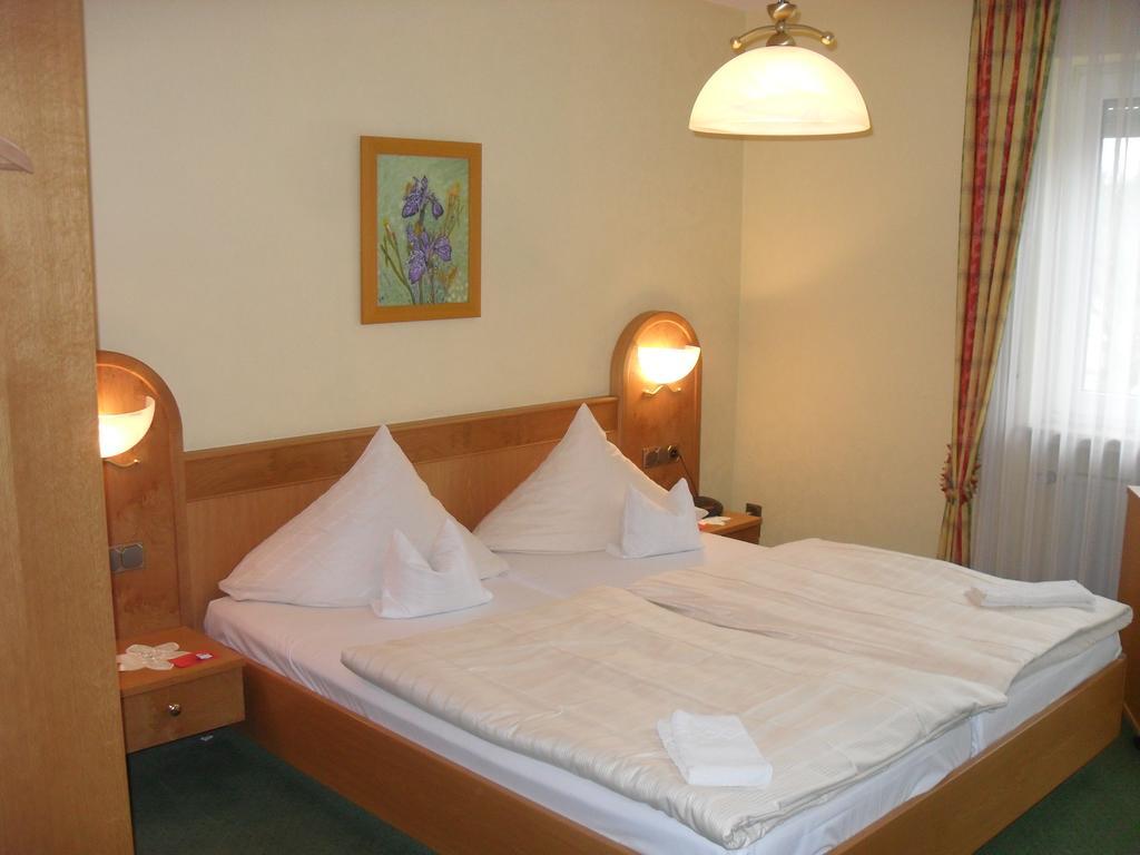 Hotel Reichsschenke Zum Ritter Gotz "Garni" 크로프 외부 사진