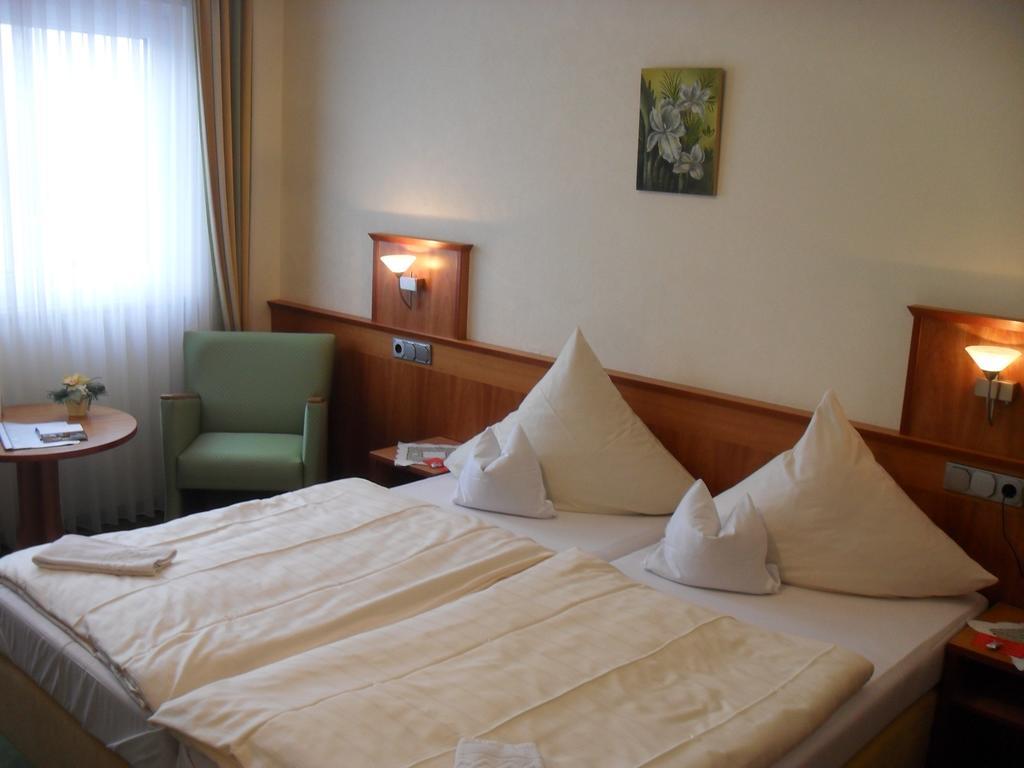 Hotel Reichsschenke Zum Ritter Gotz "Garni" 크로프 객실 사진