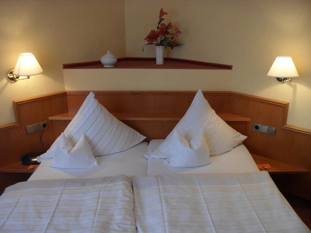 Hotel Reichsschenke Zum Ritter Gotz "Garni" 크로프 객실 사진