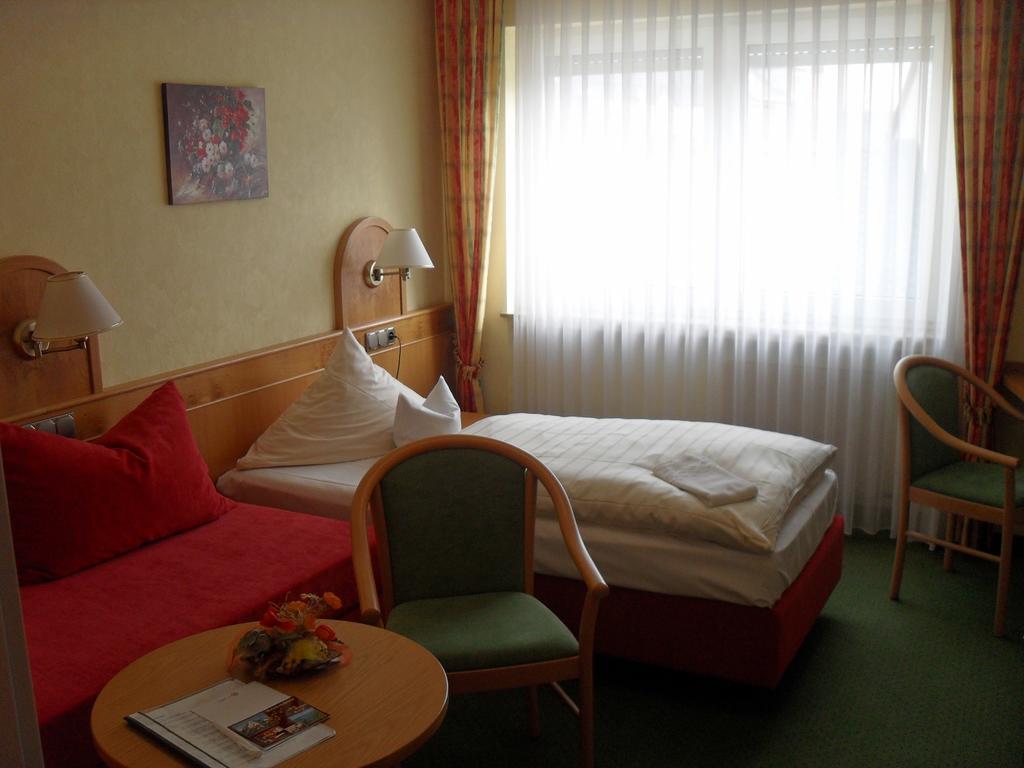 Hotel Reichsschenke Zum Ritter Gotz "Garni" 크로프 객실 사진