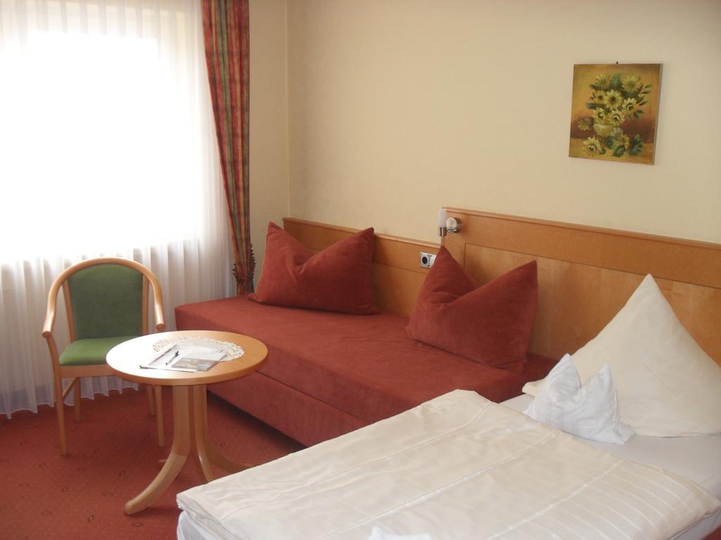 Hotel Reichsschenke Zum Ritter Gotz "Garni" 크로프 객실 사진