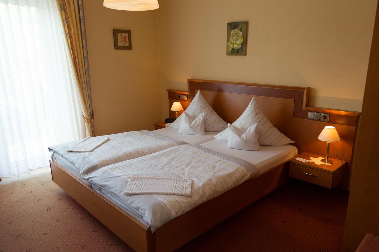 Hotel Reichsschenke Zum Ritter Gotz "Garni" 크로프 외부 사진